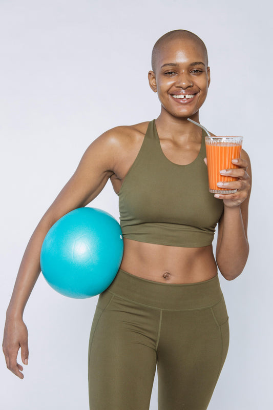 Jugo de Zanahoria, Apio y Jengibre con Naranja: Receta y Beneficios para Mujeres Activas.